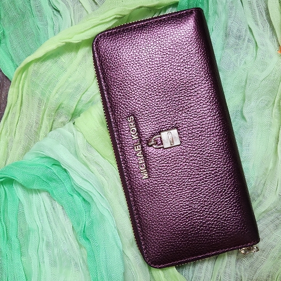 MICHAEL Michael Kors Handbags - Michael Kors Adele Lock Wallet (NWOT)